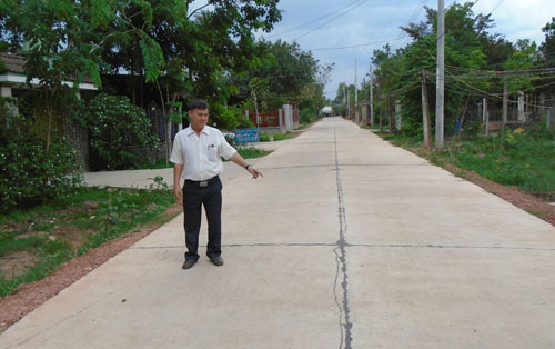 Những con đường từ lòng dân ở xã Cây Trường Ảnh: T.QUANG